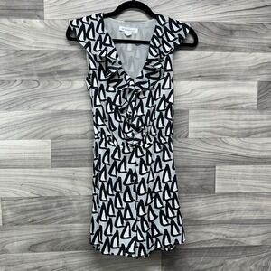 Bcbgeneration Mini Dress‎ Women XS Gray Geometric Print Ruffle V-Neck Sleeveless